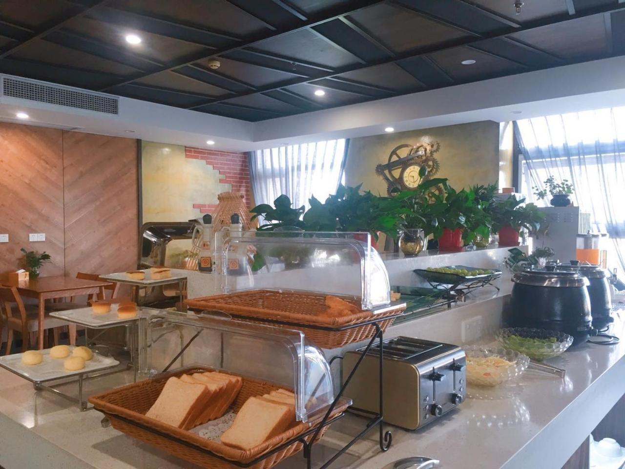 Nostalgia Hotel Near Tianjin Polar Ocean Word- Tianjin Fonte Joy World, 10 Minutes Drive Away From Tianjin Tanggu High-Speed Railway Station, Free Ice-Cream, Mineral Water, Snacks And Laundry Service, English Communication Well Exteriér fotografie